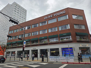 Olive Young and Musinsa Expand in Seongsu