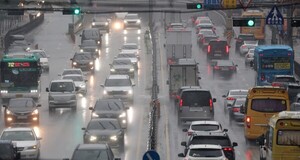 車보험, 수리비 뛰고 장마 겹쳐… 연간 적자 전망