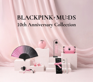 블랙핑크, 황후 예복 문양 입힌 10주년 기념품 선봬