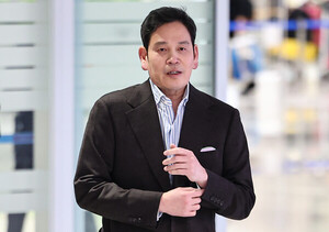 정용진의 콘텐츠 승부수…신세계, 워너브라더스 인수에 1.4조 투자