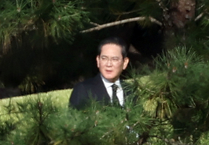이건희 선대회장 6주기 추도식…이재용 등 삼성家 유족·사장단 참석