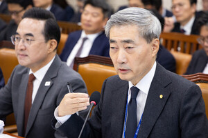 한은 총재 “선제적 금리 인상으로 운신의 폭 확보” [국감2026]